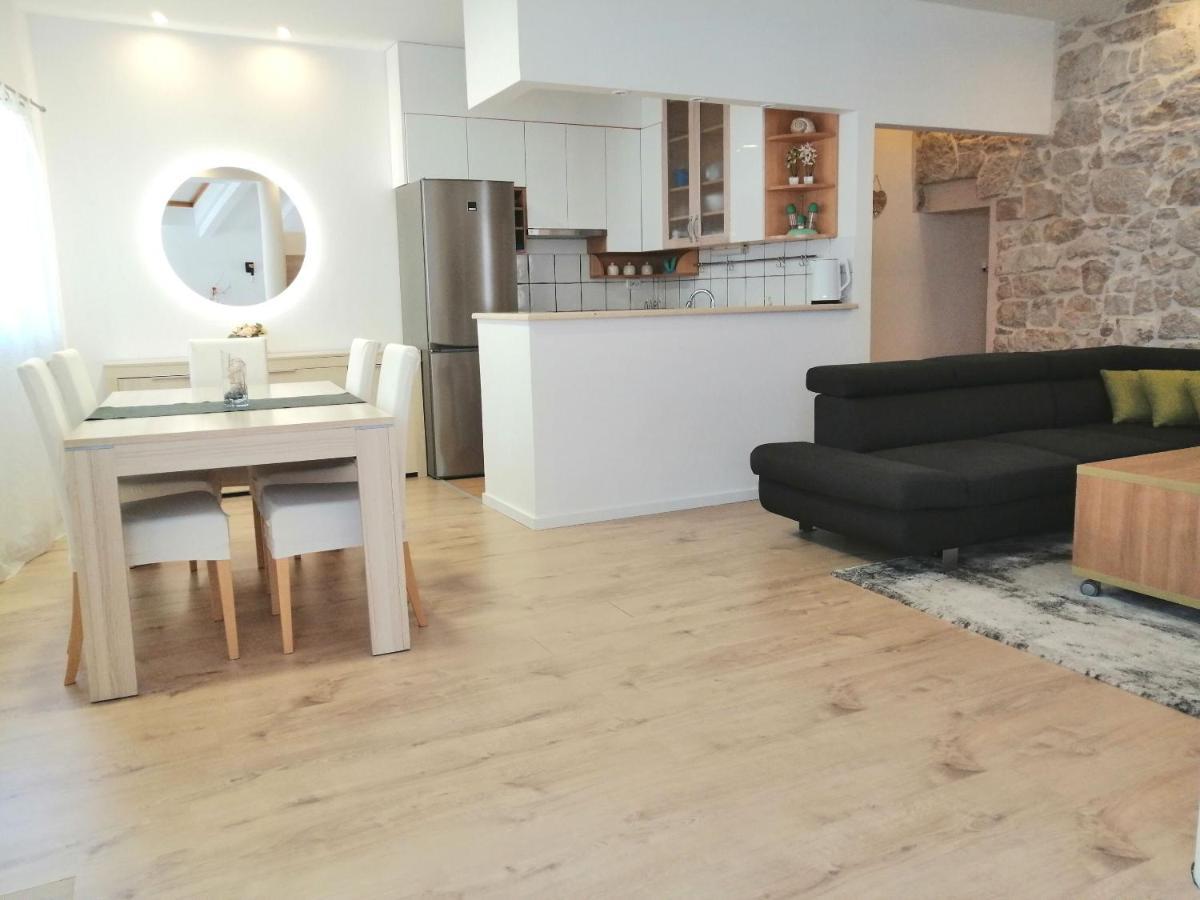 Apartment Julija Водице Екстериор снимка